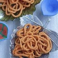 Mullu thenkuzhal murukku in decorative plate