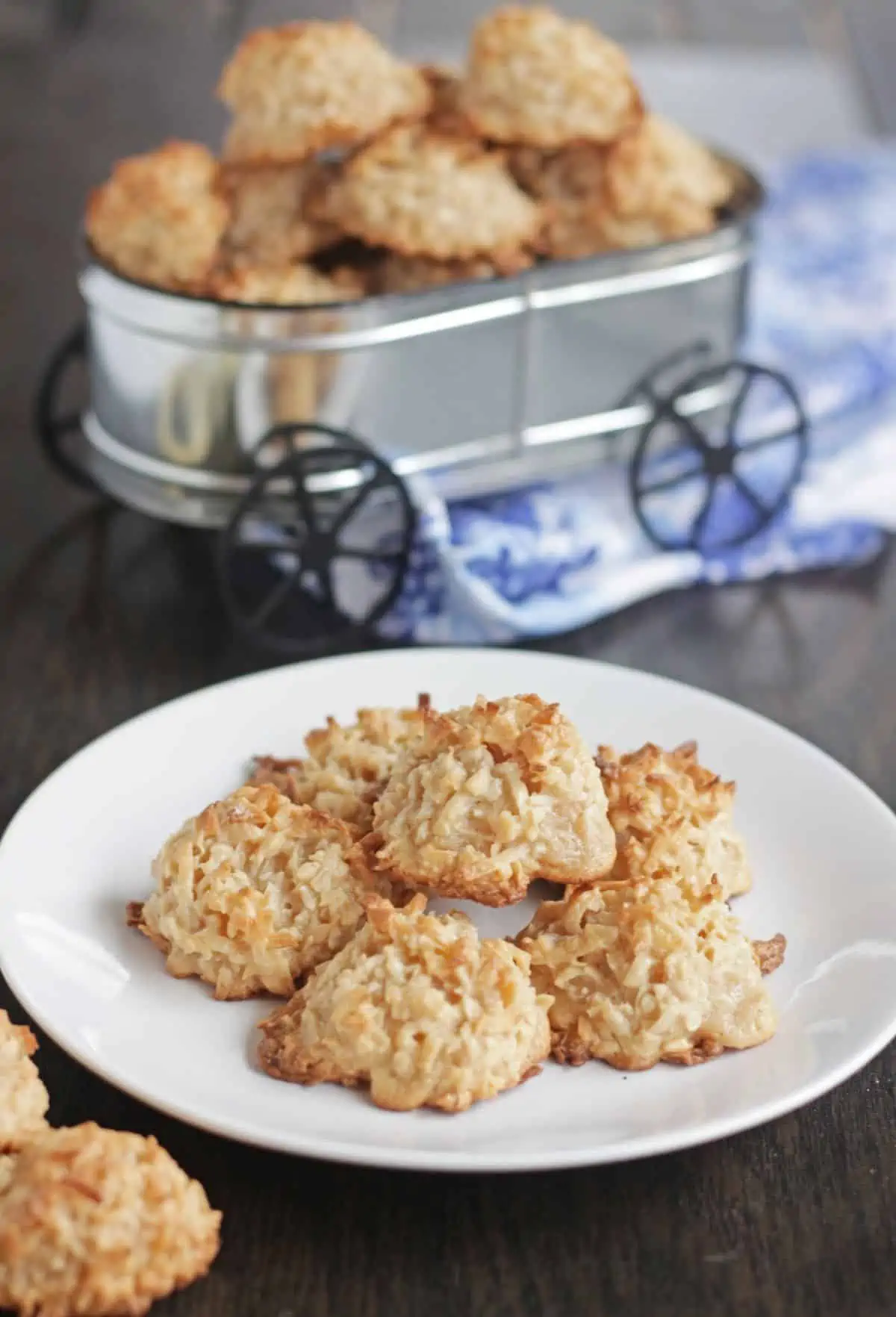 eggless macaroons on a plate and container