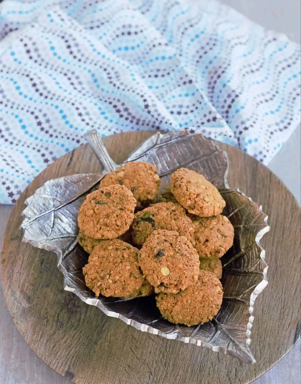 Paruppu vadai in a plate.