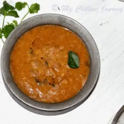 Chinna Vengayam Araichu Vitta Sambhar in a Bowl