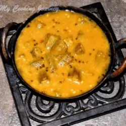 Vendakkai Sambar in a Bowl