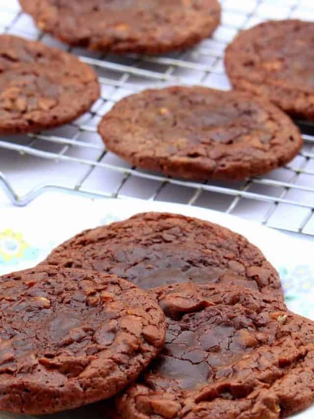 Flourless Chocolate Pecan Cookies