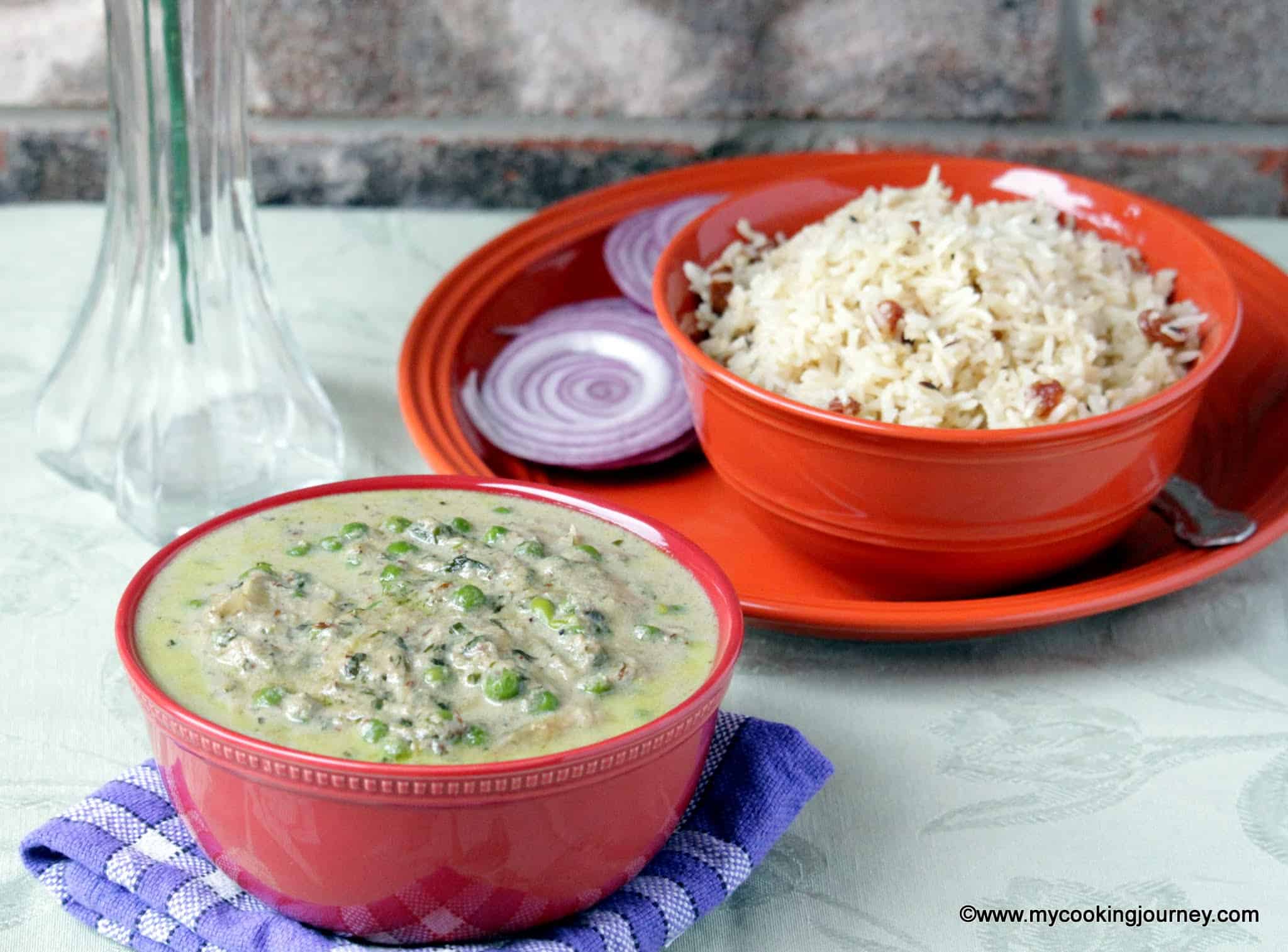 methi and green peas curry in a bowl