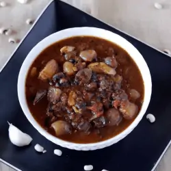 Karamani Kara Kuzhambu | Black Eyed Peas Kuzhambu in a Bowl