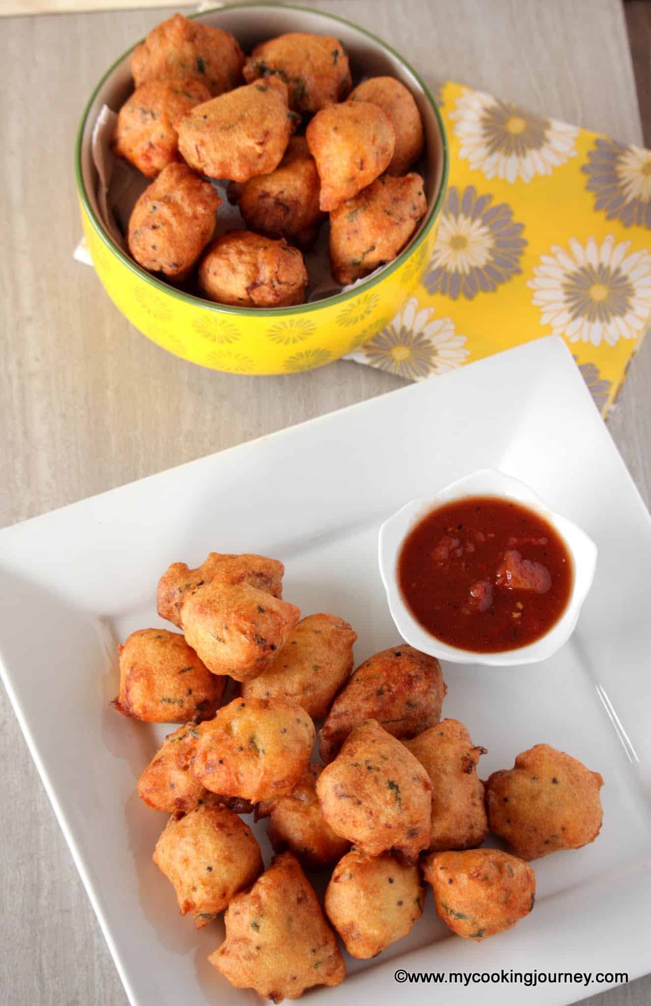 Chettinadu Masala Cheeyam in a plate and bowl with tomato chutney