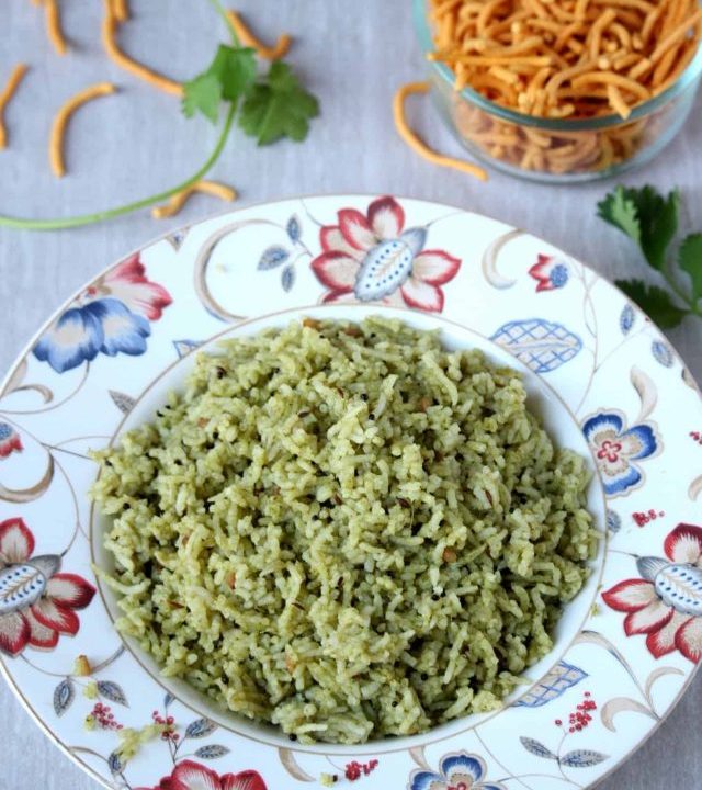 Kothamalli Sadam in a decorative white bowl