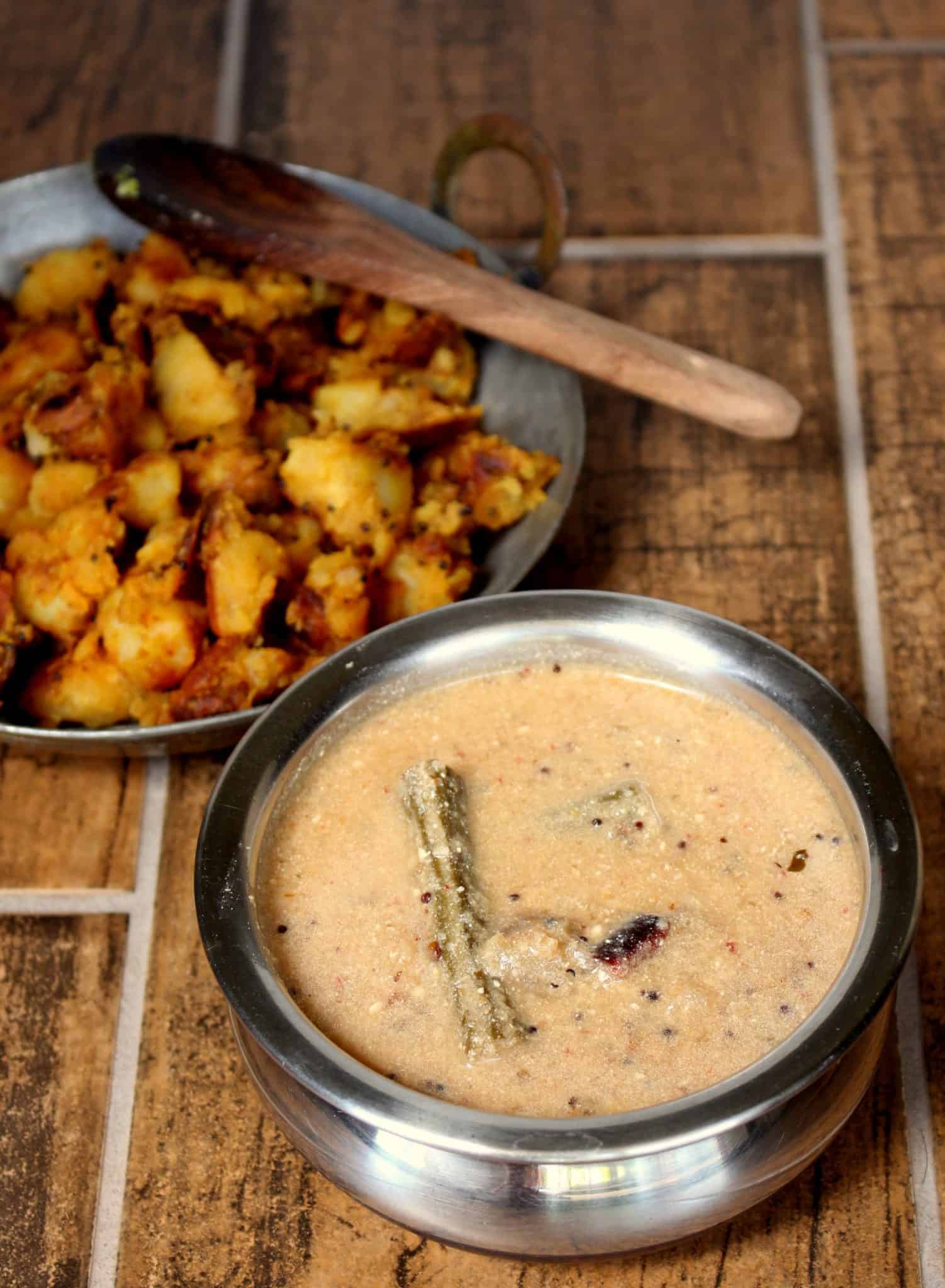 Iru Puli Kuzhambu in a pot