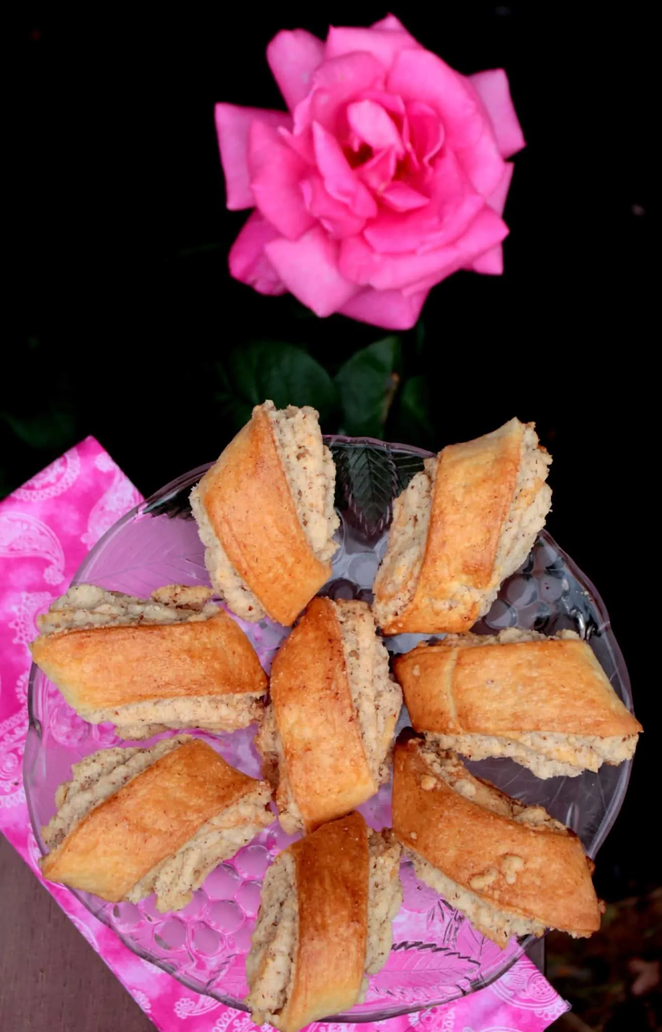 Nazouk Pastry served in a plate