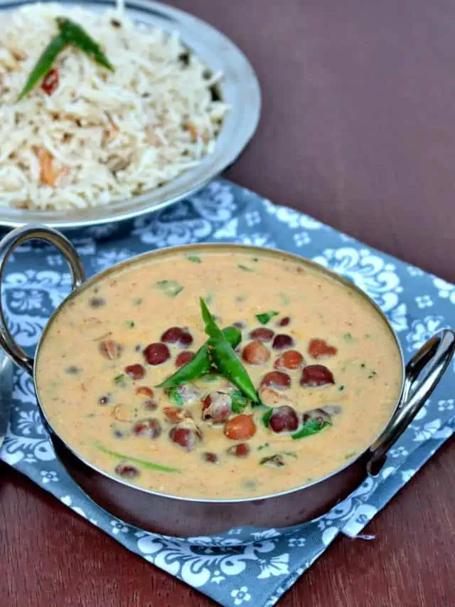 Black Chickpeas In Yogurt Gravy