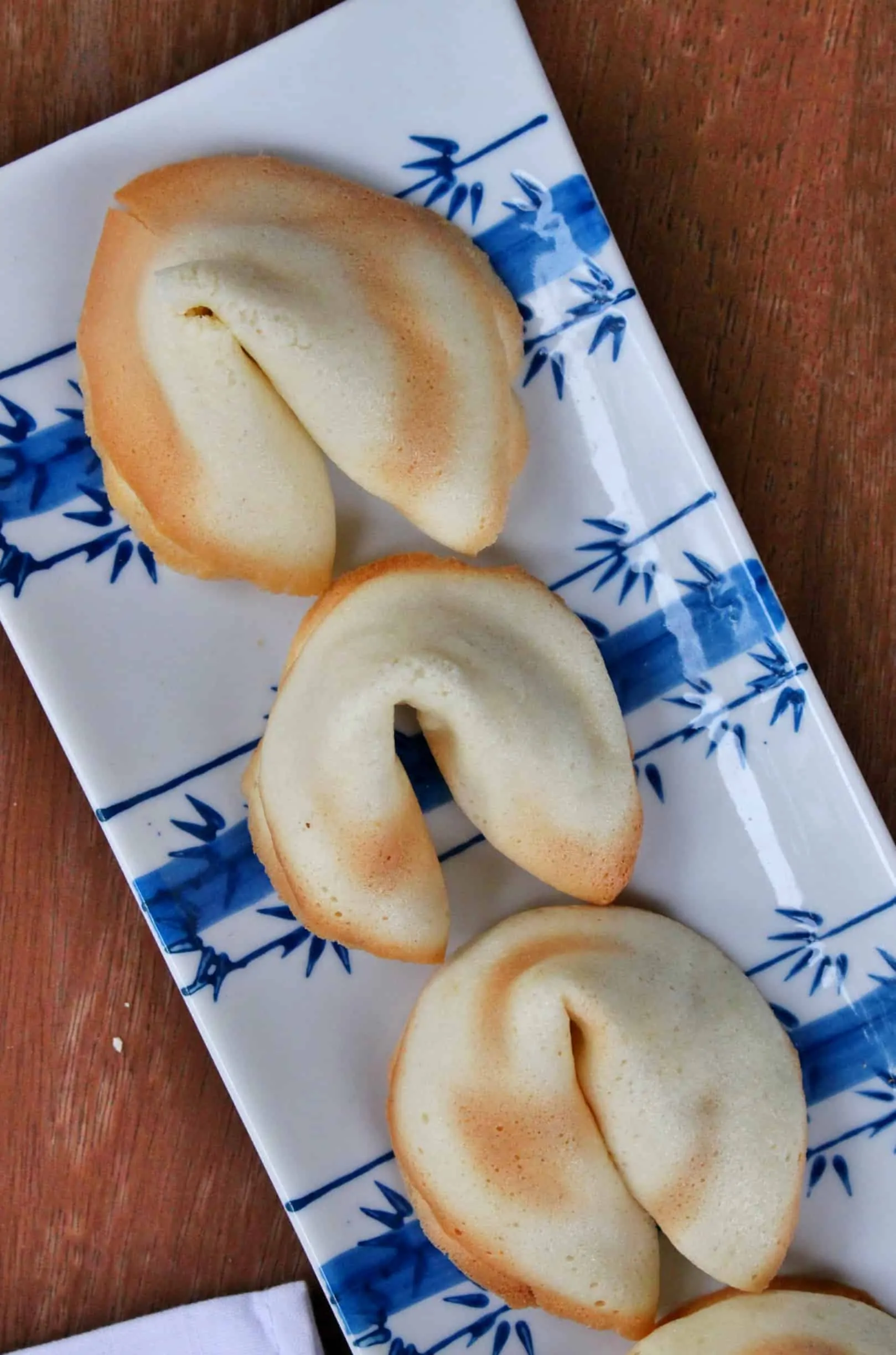 Chinese Fortune Cookies line up in a plate