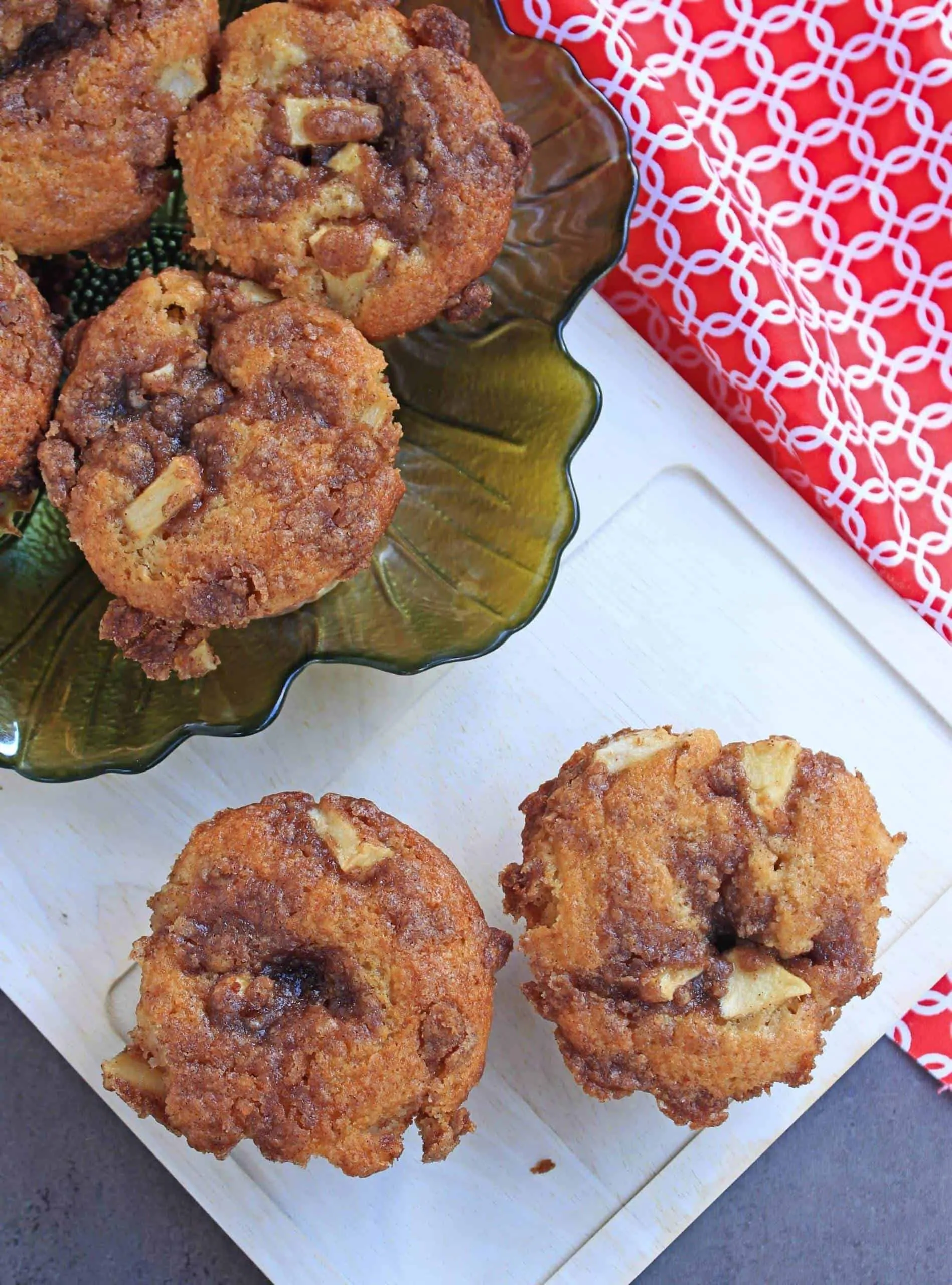 Cool it, and Apple Muffins with Cinnamon Apple Crumb is ready to eat.