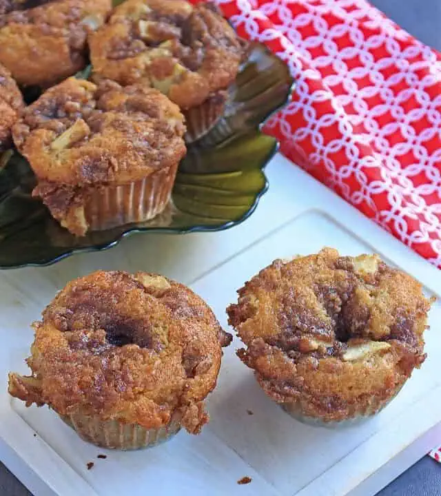 Apple Muffins with Cinnamon Apple Crumb