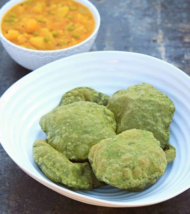 Palak Puri or Spinach Poori | Deep Fried Spinach Flatbread