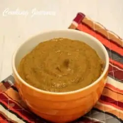 Vengayam Thakkali Kothamalli Chutney in a bowl - Feature Image