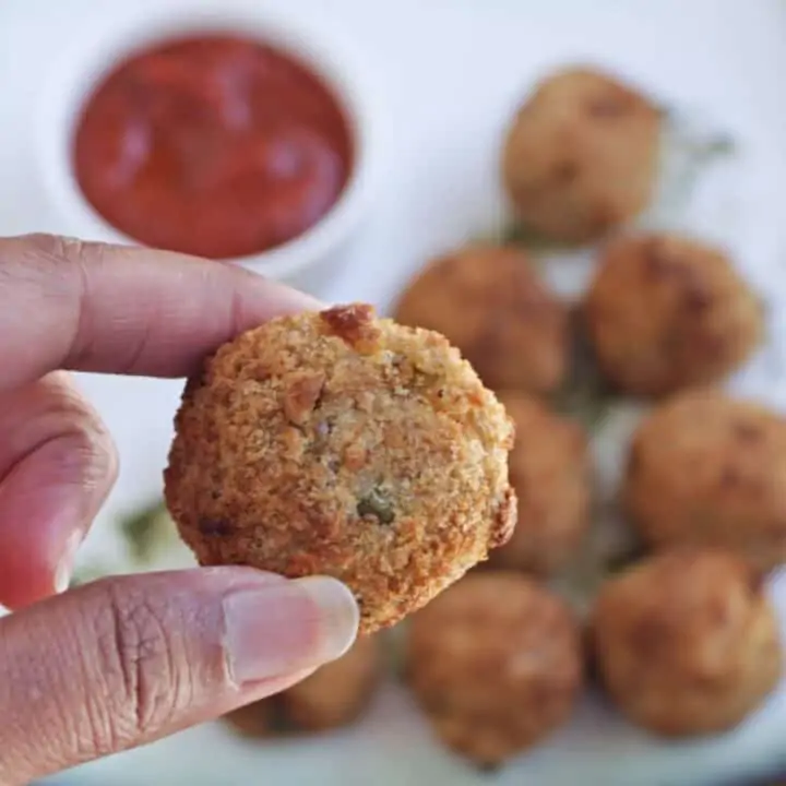 arancini held in hand