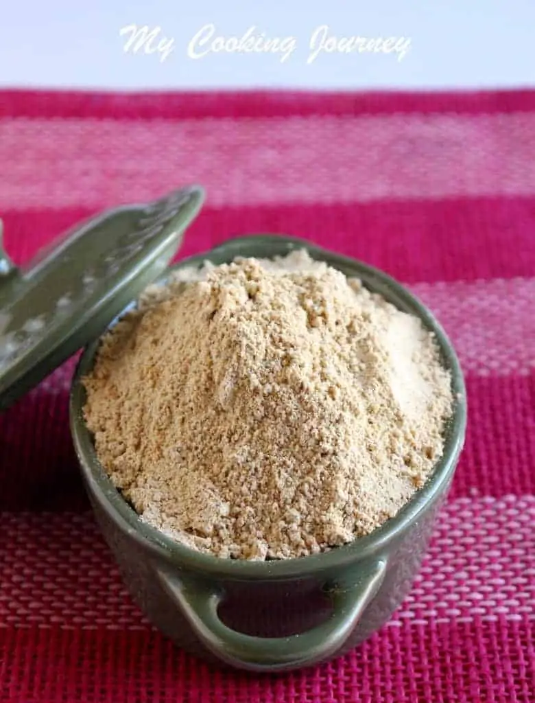 Paruppu Podi in a pot