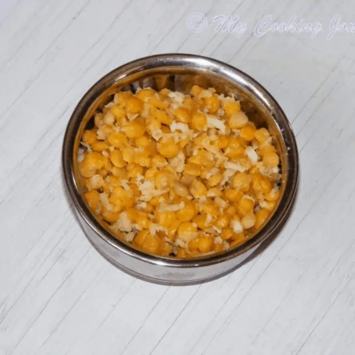 Kadalai Paruppu Sweet Kosumalli served in a bowl