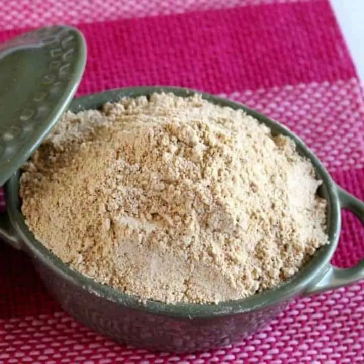 paruppu podi in a bowl