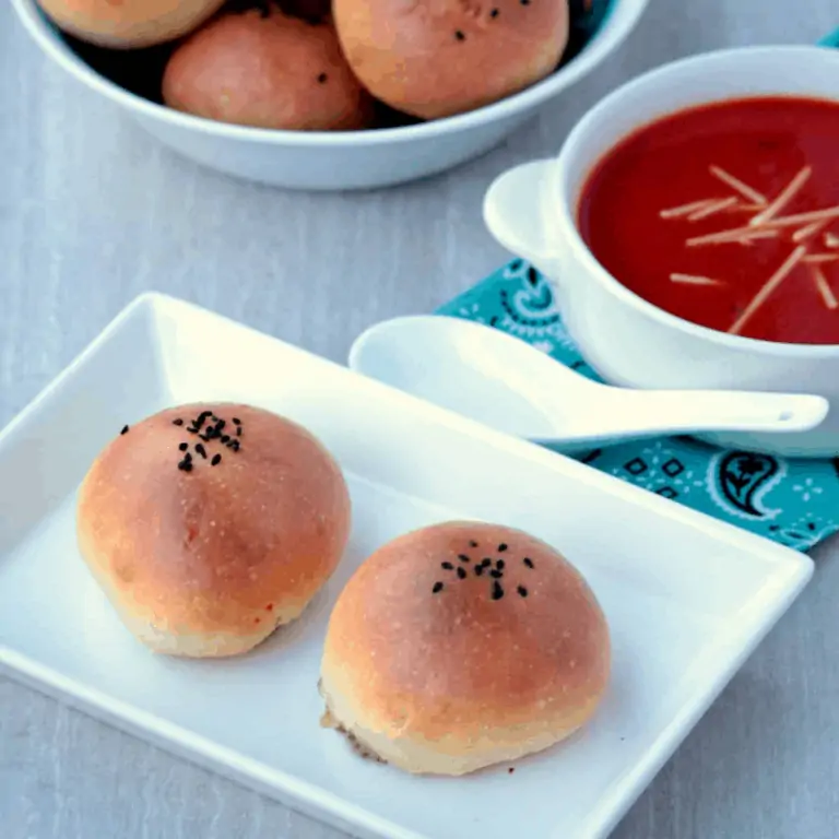 Peynirli Poğaça served in a tray