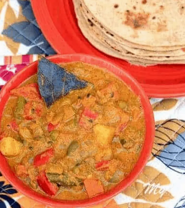 Nilgiris Kurma – Mixed Vegetable Kurma for Parotta in a bowl