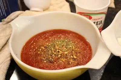 Mixing the ingredients in sauce