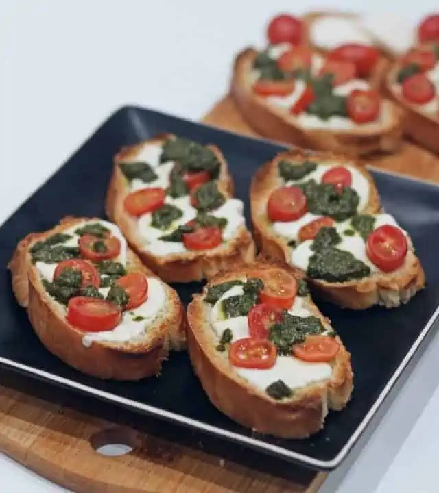 cropped-Cherry-tomato-and-mozarella-crostini-27.jpg