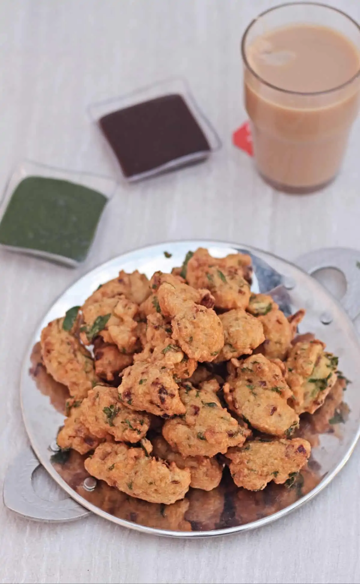 moong dal pakoda served with chutney and tea