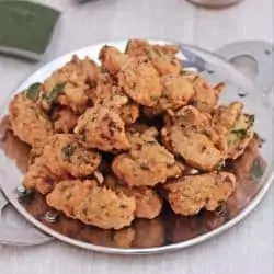 Moong dal pakoda