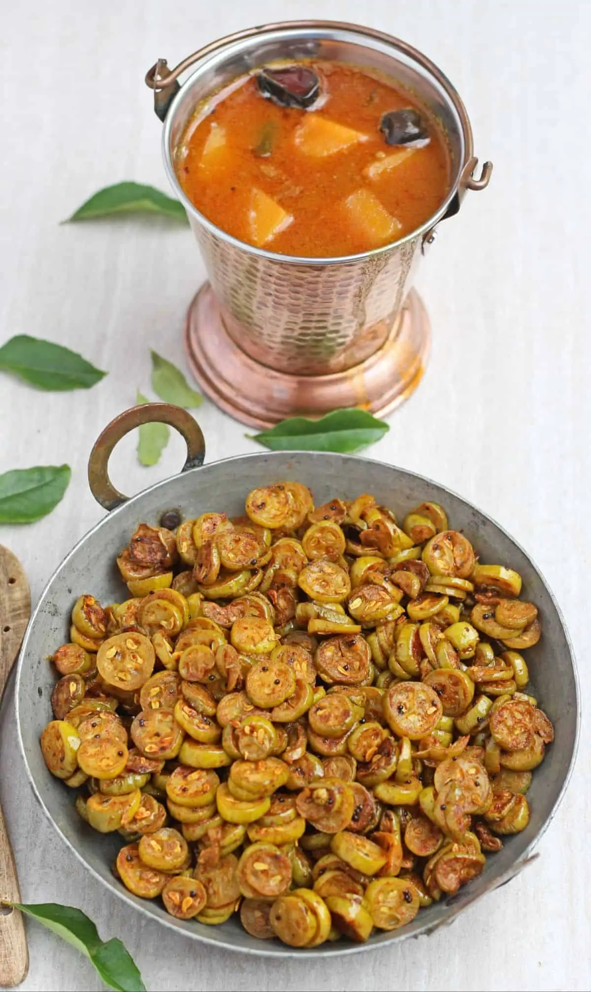 kovakkai poriyal with kuzhambu on the background