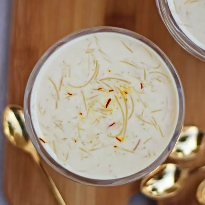 semiya payasam in a glass bowl