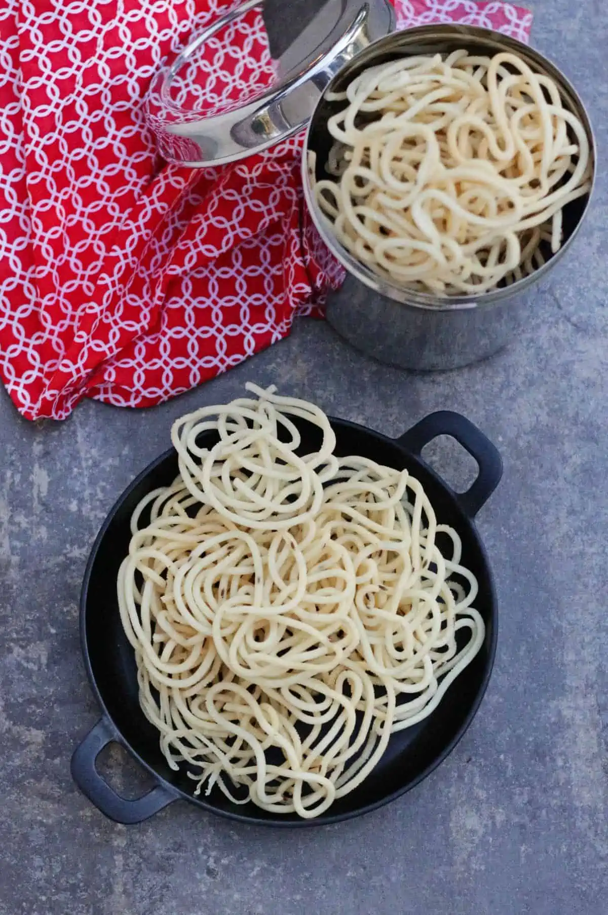 thenkuzhal murukku in a black plate and steel box