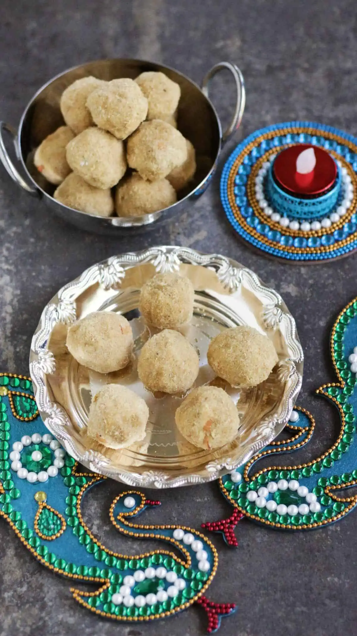 nei urundai in a plate and bowl