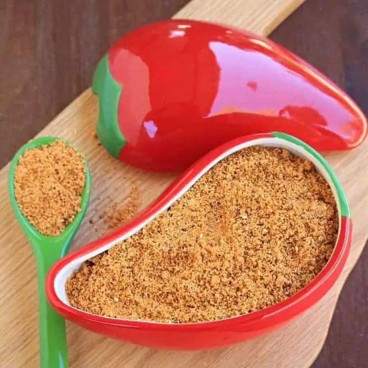 Tilachi Chutney in a red decorative bowl