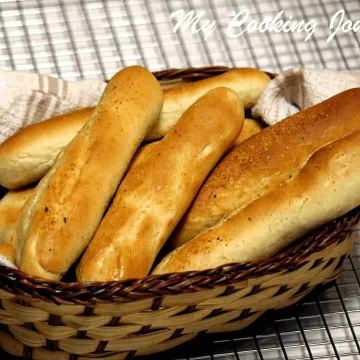 Breadsticks in a basket - Feature Image