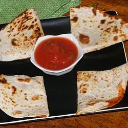 Pizzadilla with sauce in the middle - Feature Image