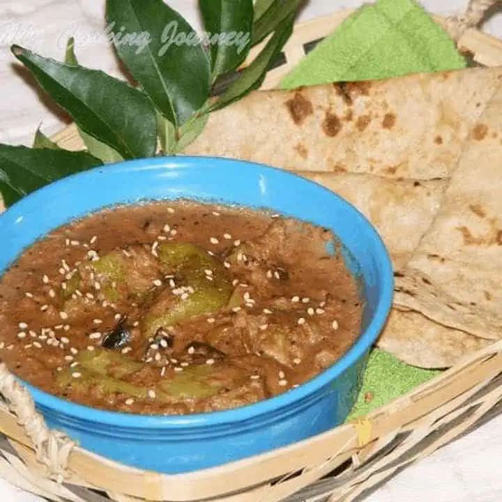 Mirchi Ka Salan in a blue bowl with roti - Feature image