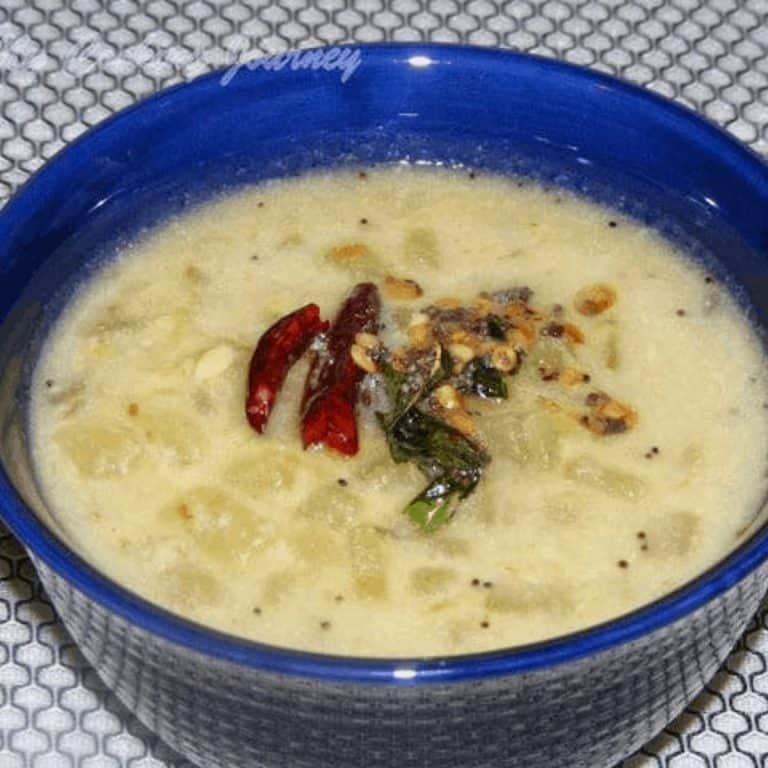Vellarikkai Kootu in a blue bowl - Feature Image