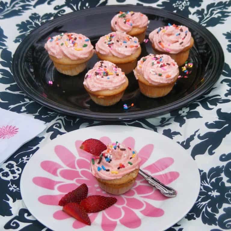 Strawberry Cupcake with Strawberry Icing in two plates - Feature Image