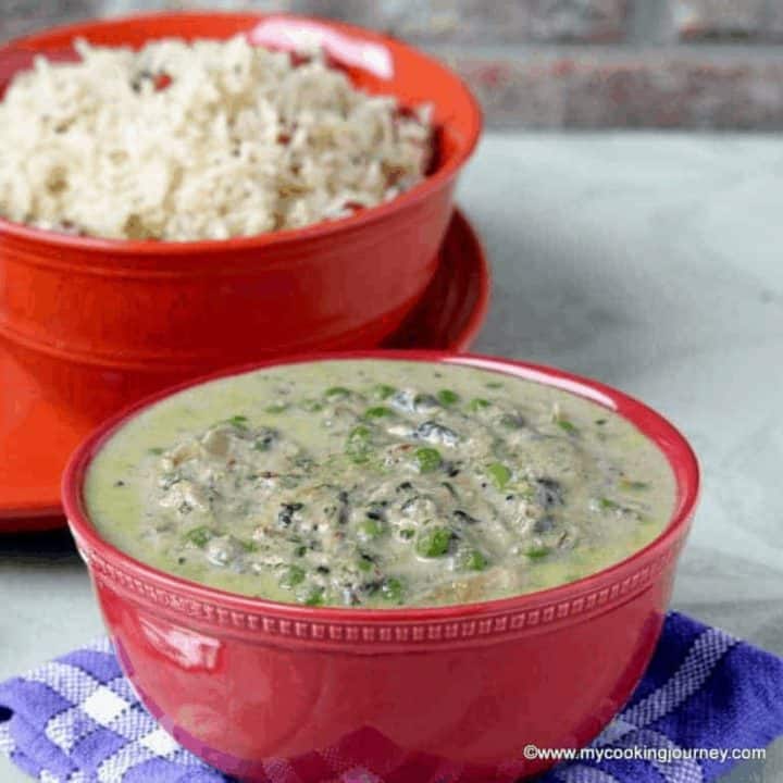 Methi Malai Mutter in a red bowl with pulao in the background - Feature Image