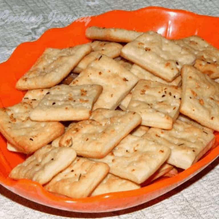 Saltine Crackers in a orange plate - Feature Image